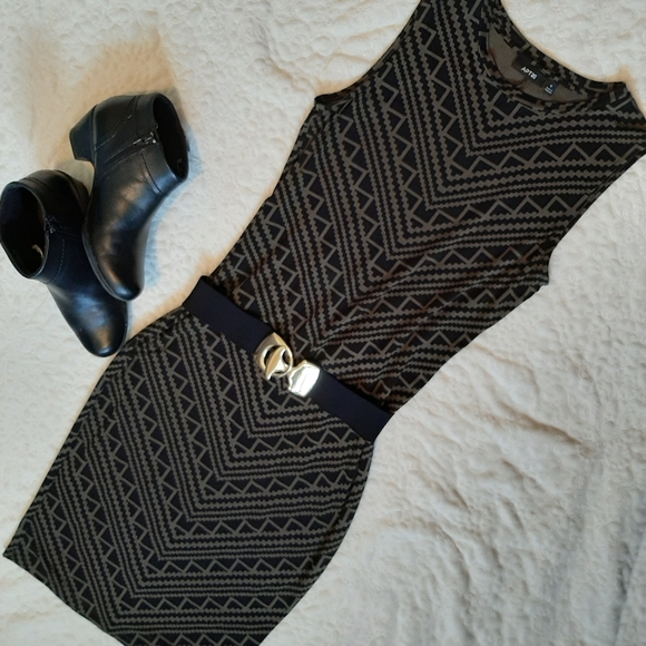 Apt. 9 Dresses & Skirts - Apt. 9 Midi Dress!